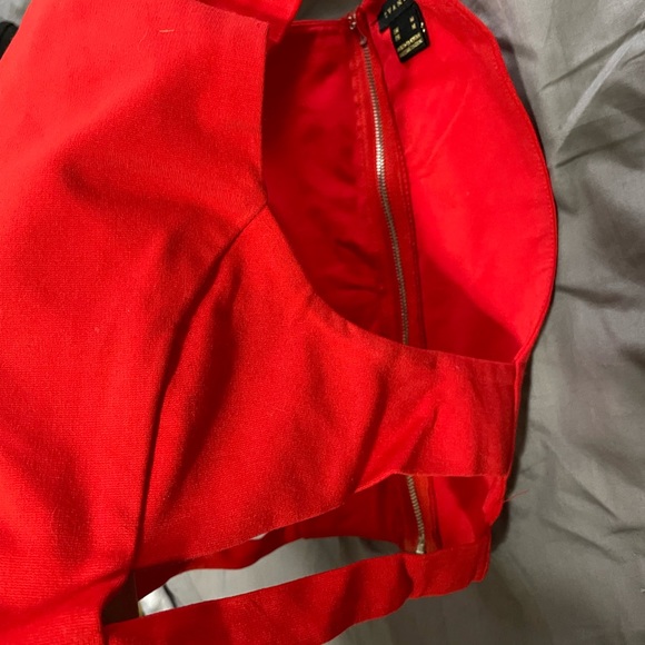 Red cropped top - Picture 3 of 3